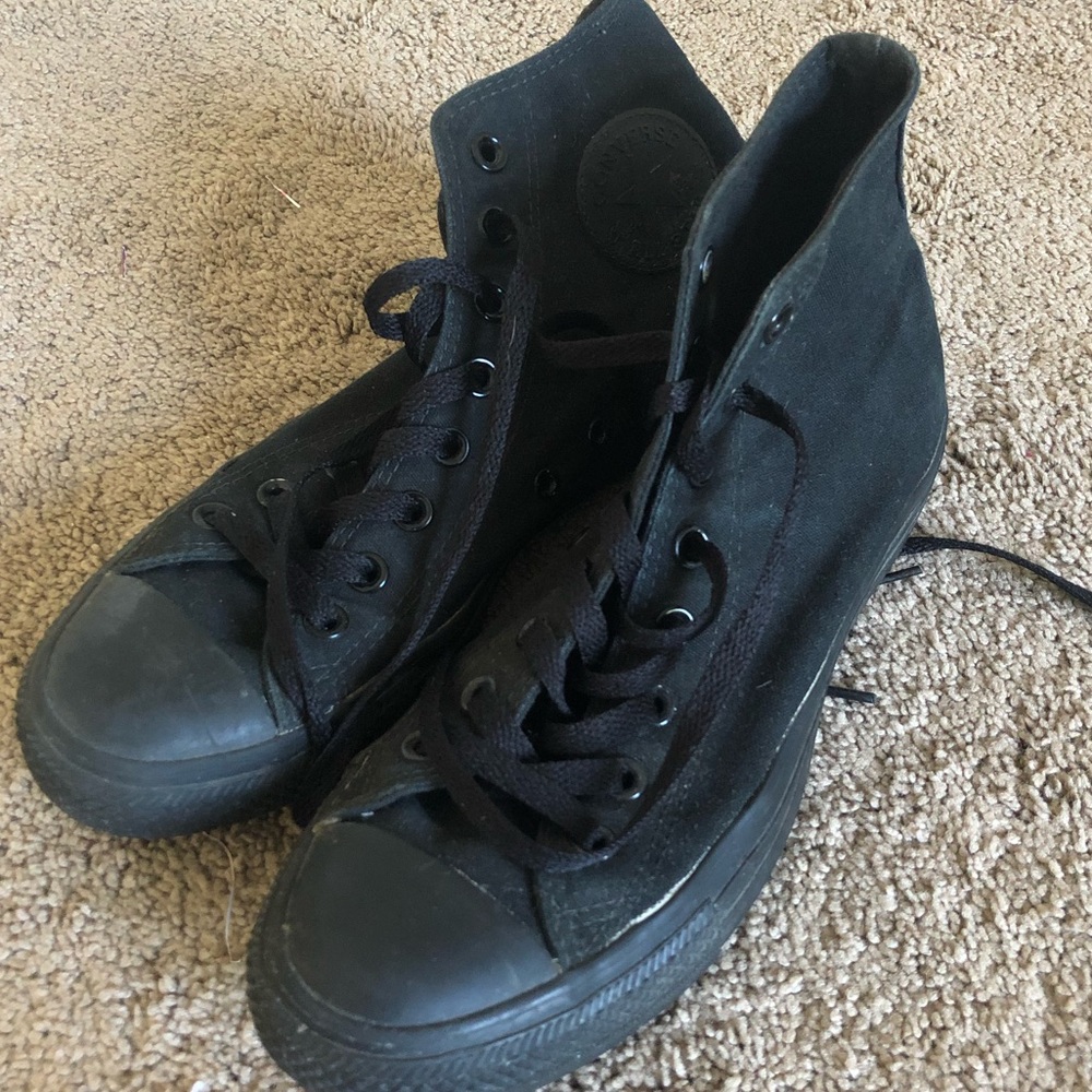 Monochrome high top converse🖤